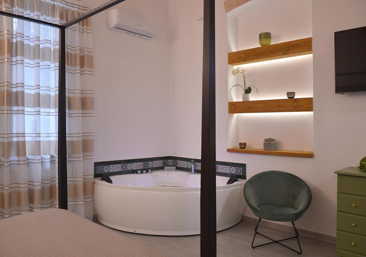 The Court Suites & Spa Tarent Zewnętrze zdjęcie
