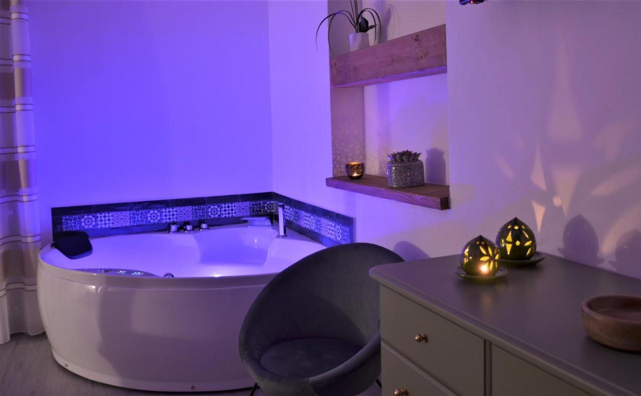 The Court Suites & Spa Tarent Zewnętrze zdjęcie