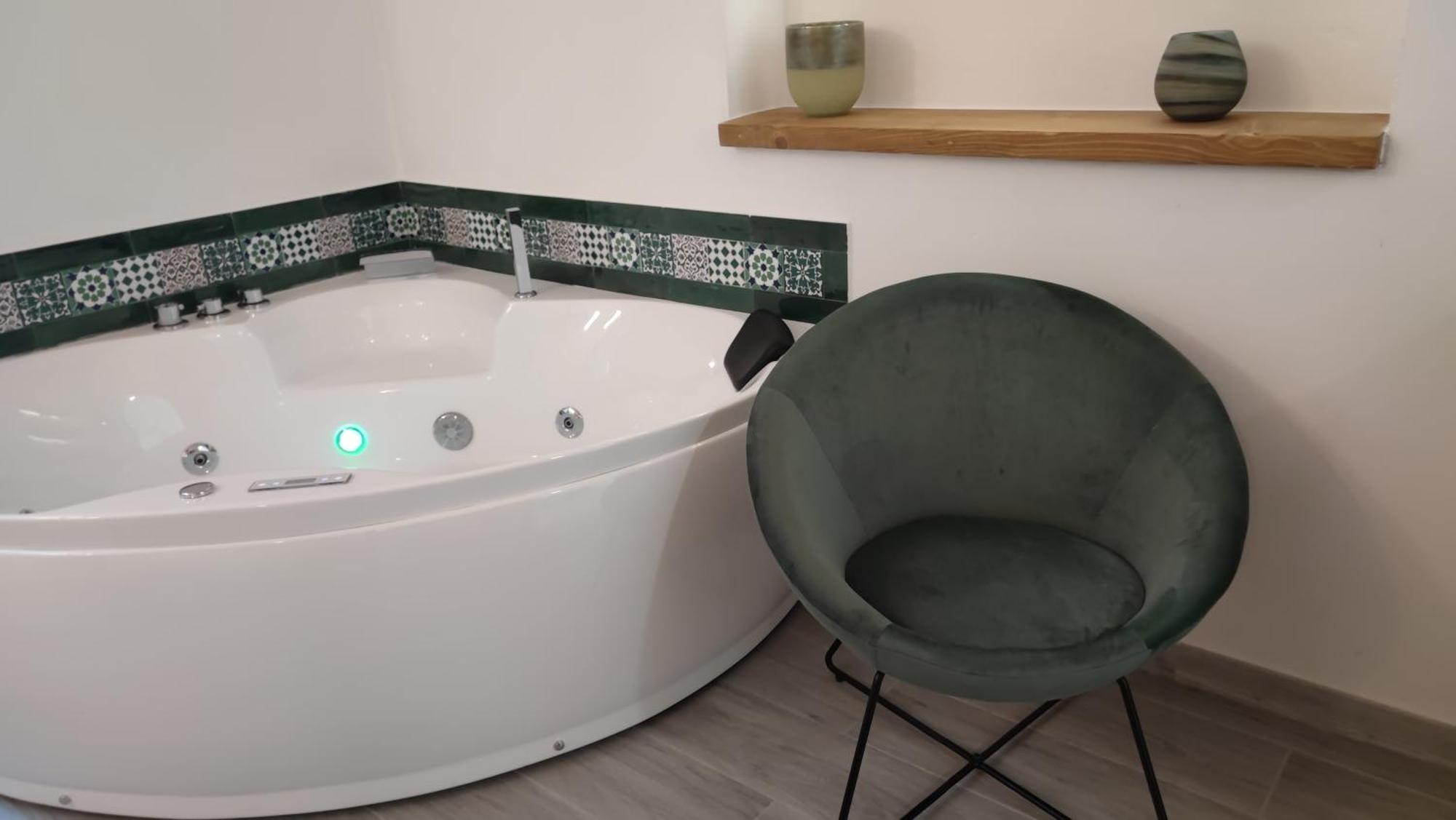 The Court Suites & Spa Tarent Zewnętrze zdjęcie